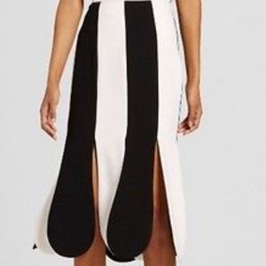 Black/white tulip cut skirt